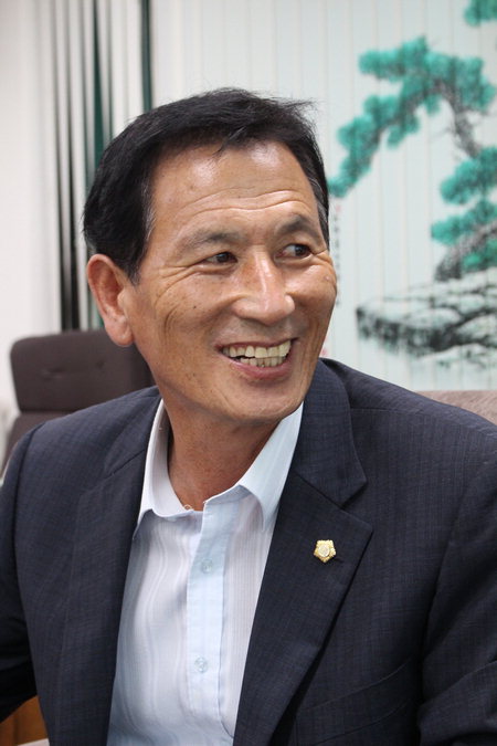 박광동 남해군의회 의장.jpg