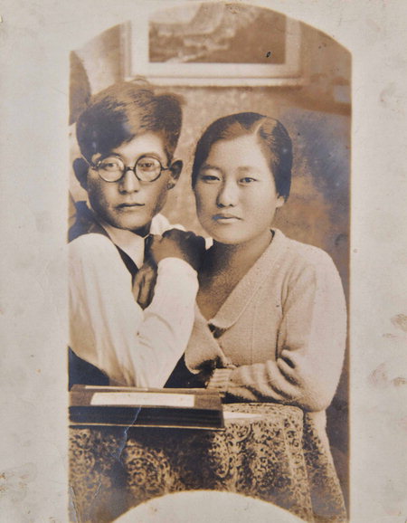 ▲ 김명시(오른쪽) 장군과 동생 김형윤.