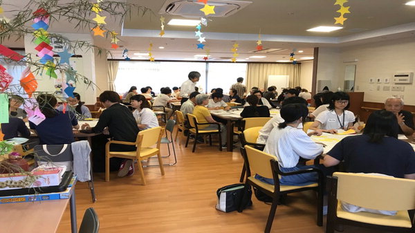 ▲ 일본 우지시에서 운영하는 '인지증 카페'는 인지증 환자, 가족이 지역사회와 소통하는 공간으로 운영하고 있다. /우지시
