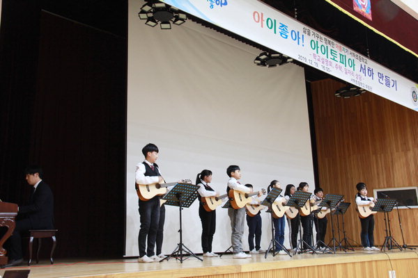 ▲ 지난달 19일 열린 함양 서하초등학교 학생 모심 설명회 모습.  /서하초교