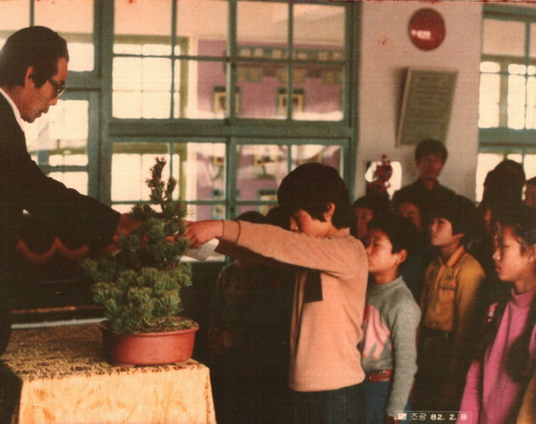 ▲ 1982년 양산 용연초 졸업식.