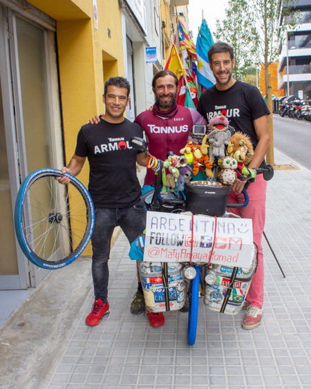 ▲ 아르헨티나의 자전거 여행가는 타누스 타이어를 장착한 자전거로 유럽 전역을 여행했다.  /타누스