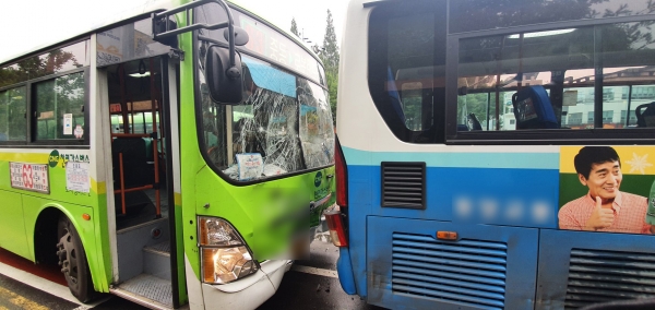 7일 오전 7시 56분께 창원시 의창구 서상삼거리 버스정류장에서 시내버스 2대가 추돌하는 사고가 났다. /창원소방본부