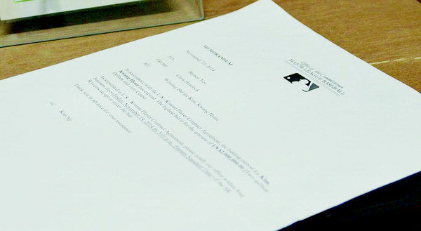 ▲ SK와이번스(SSG 랜더스)가 2012년 12월 미국 프로야구 메이저리그 사무국으로부터 받은 김광현 입찰 문서. /연합뉴스