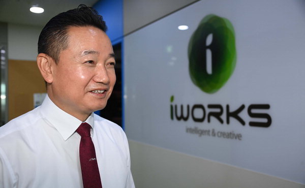 ▲ 정민영 아이웍스 대표가 회사를 소개하고 있다.  /김구연 기자