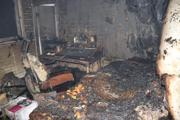 11일 오후 5시 50분께 창원시 성산구 반지동 한 주택 2층에서 불이 났다. 사진은 불에 탄 주택 내부. /창원소방본부