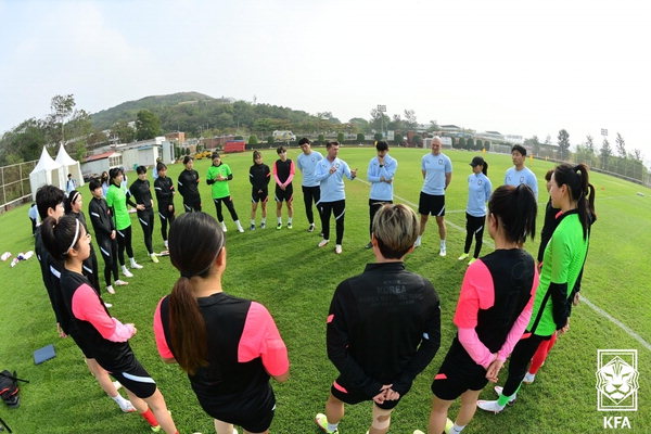 ▲ 17일 인도 푸네에서 여자 축구대표팀이 훈련하고 있다. /대한축구협회