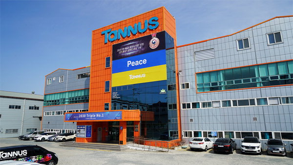 ▲ 타누스가 우크라이나 평화를 기원하며 제작한 그림문양.  /타누스