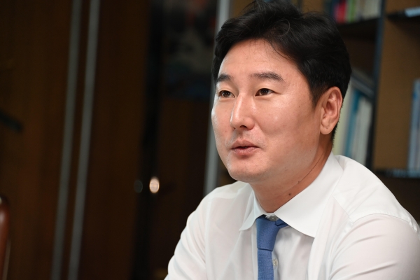 박성호(40) 멸치권현망수산업협동조합 조합장은 취임한 지 7개월가량 됐다. /김구연 기자