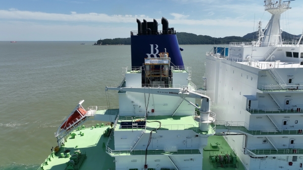 대우조선해양과 하이에어코리아가 공동 개발한 이산화탄소 포집·저장 장치(OCCS)가 LNG 운반선에 탑재돼 있다. /대우조선해양
