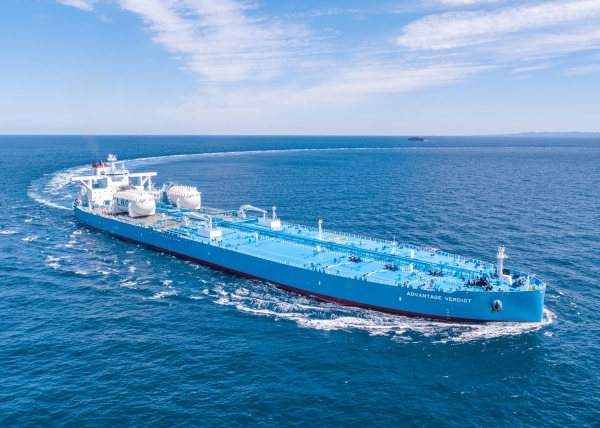 대우조선해양이 제작한 고망간강 LNG 연료 탱크를 탑재한 초대형 원유운반선 시운전 모습. /대우조선해양