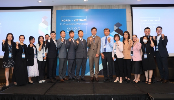 중소벤처기업부와 중소벤처기업진흥공단은 25일 베트남 호치민 뉴월드 사이공 호텔에서 '2022 한국-베트남 이커머스 워크숍'을 개최했다. /중진공
