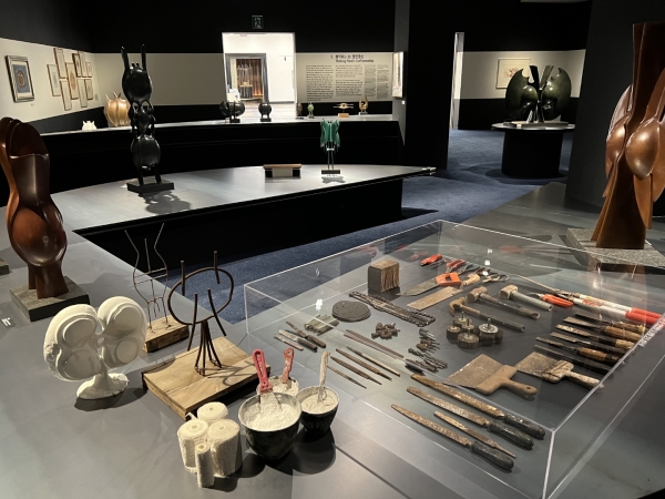 창원시·국립현대미술관이 공동 주최하는 문신 탄생 100주년 기념 전시 '문신(文信): 우주를 향하여'가 9월 1일부터 국립현대미술관 덕수궁에서 열리고 있다. /창원시<br>