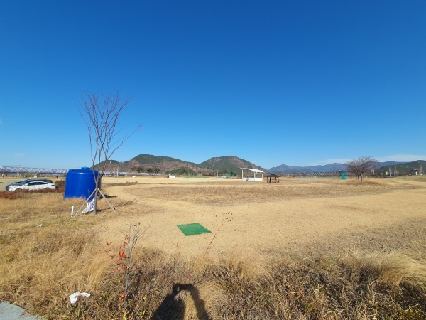 파크골프장 운영계획을 취소하고 산책로로 전환된 김해 생림파크골프장 계획지역. /낙동강유역환경청