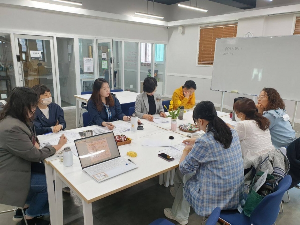 대전마을활동가포럼이 5월 운영위원회를 열고 사업 계획을 논의하고 있다. /대전마을활동가포럼