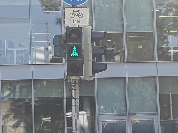 독일 프라이부르크시 보봉마을에선 다양한 자전거, 자전거 신호등과 같이 자전거 친화적인 모습을 볼 수 있다. /전희식 작가