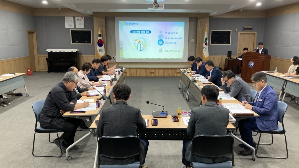 24일 경남도 서부청사에서 '경남도 농업예산 증액 정책 토론회'가 열리고 있다. /경남도의회