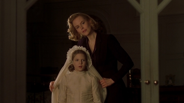 영화 '디 아더스' 중 한 장면.