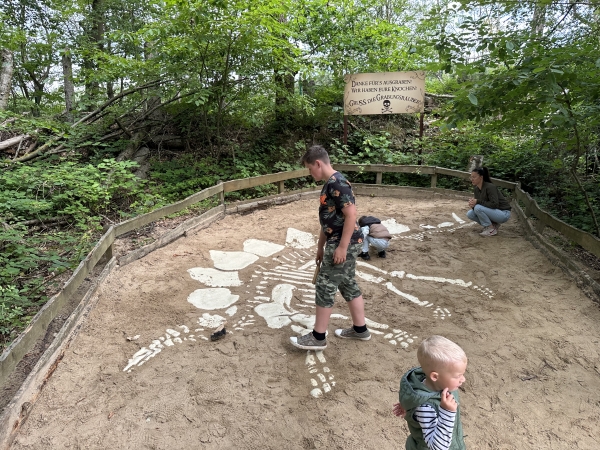 디노파크 뮌헨하겐에 설치된 공룡 화석 발굴 체험장 모습. /이영호