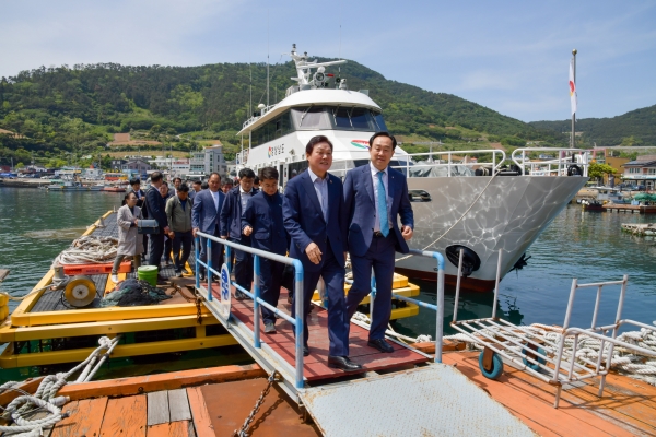 박완수 경상남도지사는 지난 5월 통영 욕지도를 찾아 남해안 섬 관광 활성화를 위한 방안을 마련하고, 현안 사업대상지 추진상황을 점검했다. /경남도
