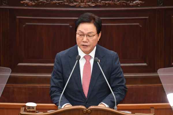 박완수 경남도지사가 7일 경남도의회 본회의에서 3회 추가경정 예산안을 설명하고 있다. /경남도의회