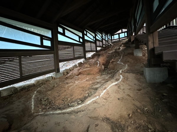 웅천도요지 4호기 가마터. 출토된 6기 중 4호만이 바닥면 잔존 상태가 양호해 가마 구조를 살펴볼 수 있었다./백솔빈 기자