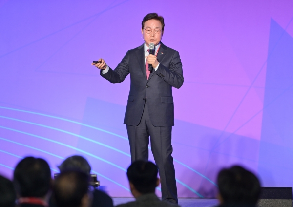 박완수 경남도지사는 지난 7일 부산에서 열린 지방대포럼에서 행정통합을 강조했다. /경남도