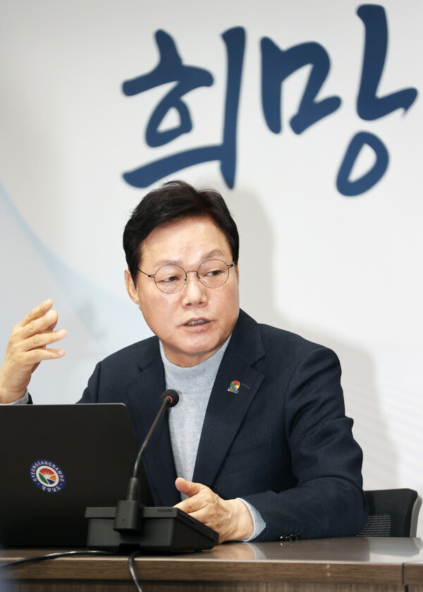 박완수 경남도지사는 15일 도청 실국본부장회의에서 우주항공청 개청 중요성을 말하고 있다. /경남도