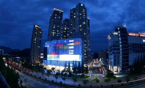 창원문화복합타운 전경. 지난 2021년 건물을 다 지어놓고도 개관을 하지 못하고 있다. /경남도민일보DB