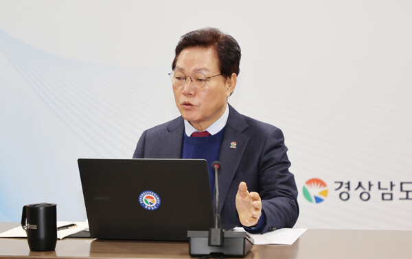 박완수 경남도지사는 23일 도청 실국본부장회의에서 우주항공청의 지휘본부 역할을 강조했다. /경남도