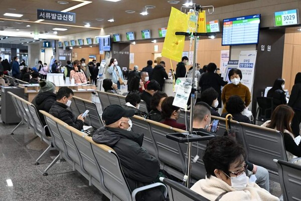 의과대학 정원 확대에 반발하며 전공의들이 집단 사직 단체행동에 들어간 20일 창원시 마산회원구 삼성창원병원이 정상 진료를 하고 있다. /김구연 기자