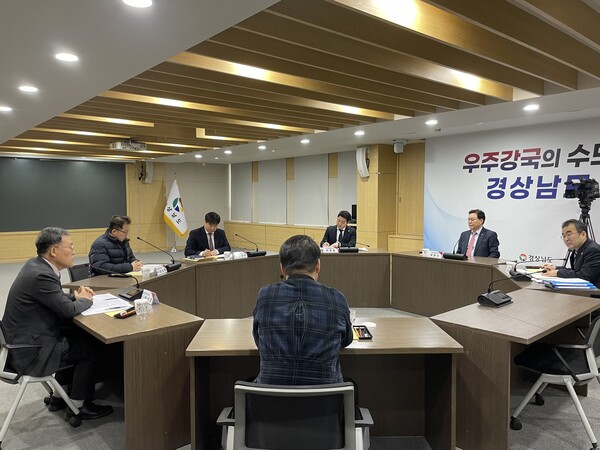 경남도와 경남의사회는 지난 29일 도청에서 간담회를 열었지만 각자 견해 차이만 확인했다. /이미지