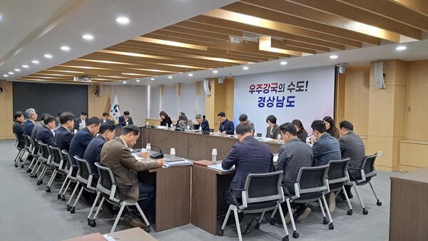 경남도와 시군, 도 출자.출연기관 등이 참여한 '인구위기 대응 추진단'이 지난 27일 첫 회의를 열었다. /경남도