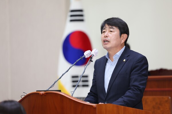 우정욱 의원이 25일 5분 자유발언을 하고 있다. /고성군의회