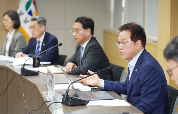 박완수 경남도지사는 15일 도청 실국본부장회의에서 21대 국회에서 처리하지 못한 주요현안을 새롭게 준비해 발의해야 한다고 밝혔다. /경남도