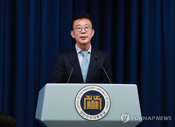 홍철호 신임 대통령실 정무수석이 22일 서울 용산 대통령실 청사에서 열린 인사브리핑에서 소감을 말하고 있다. /연합뉴스