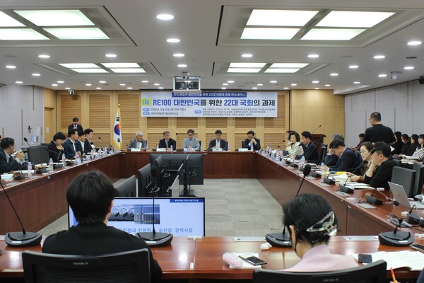 탄소 중립과 원전안전을 위한 22대 국회의 과제 1차 세미나가 2일 오전 국회 의원회관 제2세미나실에서 열리고 있다. /김정호 페이스북