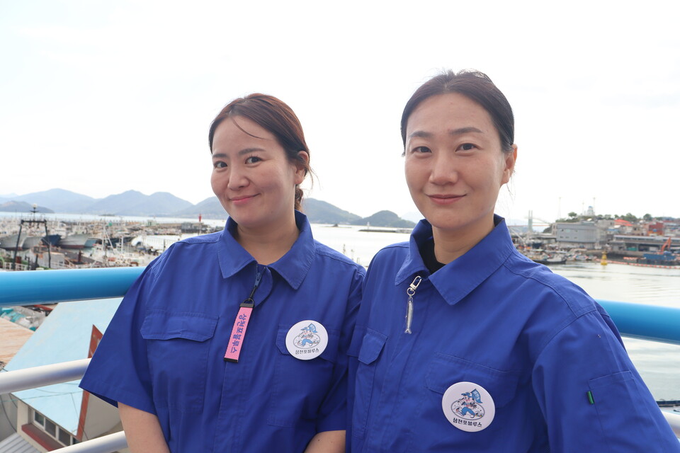 삼천포블루스를 운영하고 있는 김보경(왼쪽) 대표와 양소윤 이사. /주성희 기자