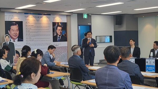 14일 더불어민주당 경남도당사에서 22대 국회의원 선거 평가와 과제 발굴 토론회가 열렸다. 허성무 창원 성산구 총선 당선자가 인사말을 하고 있다. /더불어민주당 경남도당