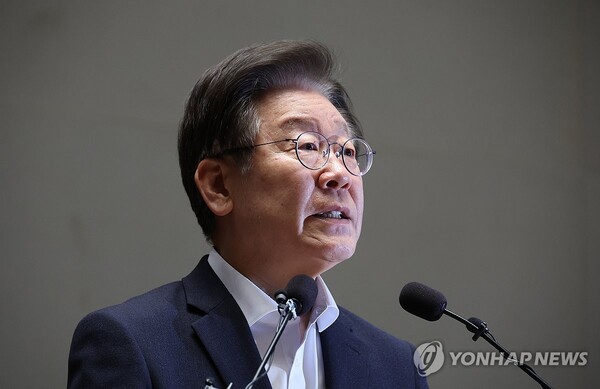 이재명 더불어민주당 대표가 11일 국회에서 열린 의원총회에서 발언을 하고 있다. /연합뉴스