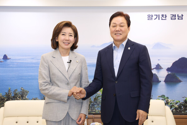 나경원 의원이 26일 경남을 찾아 박완수 경남도지사를 만났다. /경남도