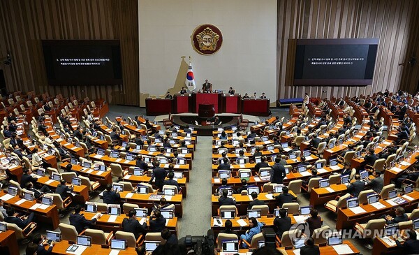 '순직 해병 수사 방해 및 사건 은폐 등의 진상규명을 위한 특별검사의 임명 등에 관한 법률안 재의의 건'이 25일 국회 본회의에서 부결되고 있다. /연합뉴스