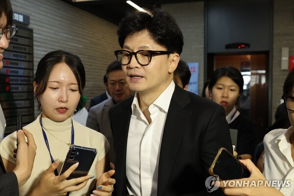 국민의힘 한동훈 대표가 31일 오후 서울 여의도 당사에서 나오고 있다. /연합뉴스