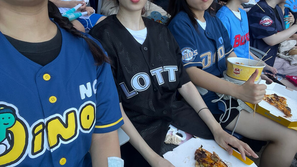 최근 들어 야구장을 찾는 젊은 여성 팬이 부쩍 늘었다. /정유정