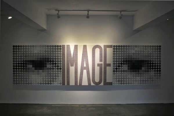 정호 작가가 2020년 인사이드갤러리에서 한 전시 〈이미지 사회〉에서 선보인 작품. /정호