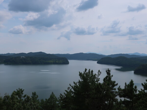 낙동강 유역 최초의 다목적댐인 진양호. /김석환