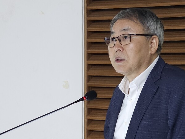 ºÎ¸¶¹ÎÁÖÇ×Àï±â³äÀç´Ü À̻縦 Áö³½ Á¤±¤¹Î 10.16ºÎ¸¶Ç×À↓±¸¼ÒÀåÀÌ Áö³ 19ÀÏ ¿ÀÈÄ Ã¢¿ø½Ã ¸¶»êȸ¿ø±¸ ¾ç´öµ¿ 3.15¾ÆÆ®¼¾ÅÍ ±¹Á¦È¸Àǽǿ¡¼ ¹ßÁ¦Çϰí ÀÖ´Ù. ±×´Â 'ºÎ¸¶Àç´Ü Çмú È«º¸ »ç¾÷ÀÇ ¹®Á¦Á¡'À» ÁÖÁ¦·Î ¹ßÇ¥Çß´Ù. ±×´Â ¼¼¹Ì³ª¿¡¼ "ºÎ¸¶¹ÎÁÖÇ×Àï±â³äÀç´Ü ¿î¿µ¿¡ ¹®Á¦°¡ ³Ê¹« ¸¹´Ù"°í ¹àÇû´Ù. /ÃÖ¼®È¯ ±âÀÚ