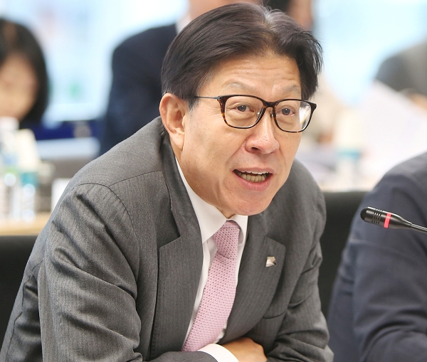 박형준 대한민국시도지사협의회장과 대통령실 출입 지역기자 간담회가 28일 협의회 대회의실에서 열렸다. 박형준(가운데) 협의회장이 발언하고 있다. /대한민국시도지사협의회