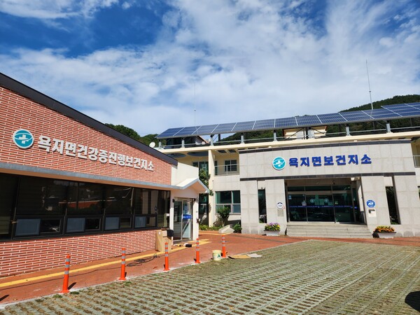 통영시 욕지면보건지소와 건강증진형보건지소. /박신 기자