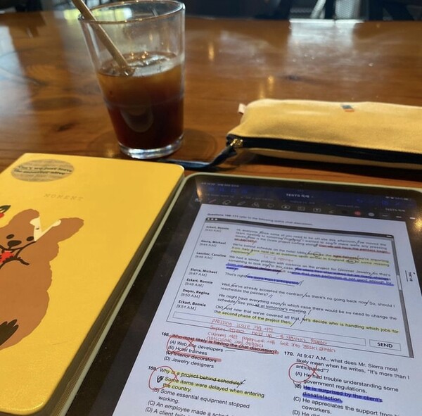 태블릿PC는 대학생들이 공부한느 데 다양하게 쓰인다. /정유정